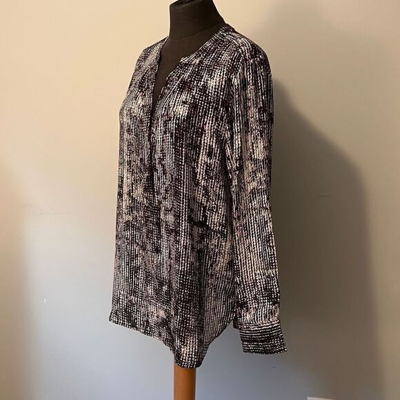 Violet + Claire Women's Black and White Half Button Front Long Sleeve Blouse - Picture 2 of 7